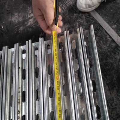 아연 도금 금속 U 채널